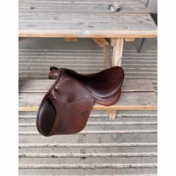 📌 À VENDRE – Selle Éric Thomas mixte 17” + sangle & étrivières*Eric Thomas Best