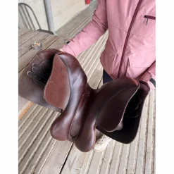 📌 À VENDRE – Selle Éric Thomas mixte 17” + sangle & étrivières*Eric Thomas Best
