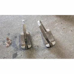 1 paire d'étriers . État correct. 15*Padd Outlet