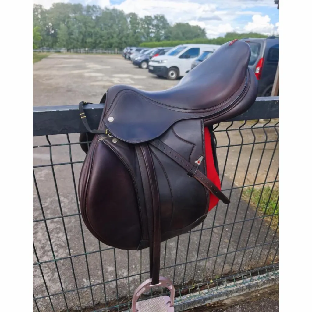 À VENDRE : Selle Équipe Évolution Spéciale – 17,5 pouces*Equipe Best