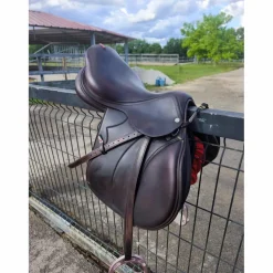 À VENDRE : Selle Équipe Évolution Spéciale – 17,5 pouces*Equipe Best