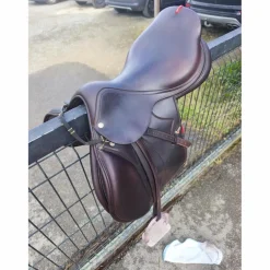 À VENDRE : Selle Équipe Évolution Spéciale – 17,5 pouces*Equipe Best