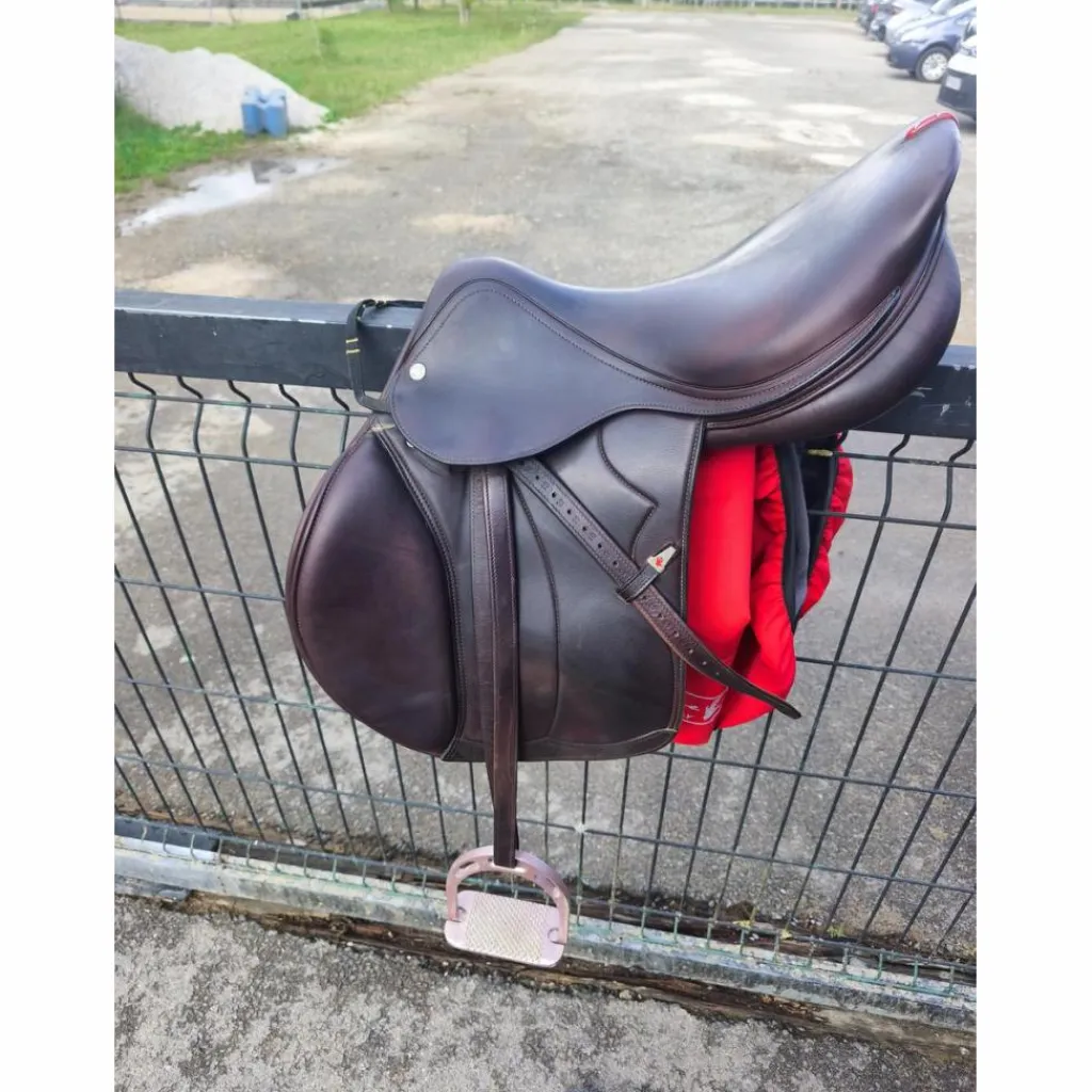 À VENDRE : Selle Équipe Évolution Spéciale – 17,5 pouces*Equipe Best