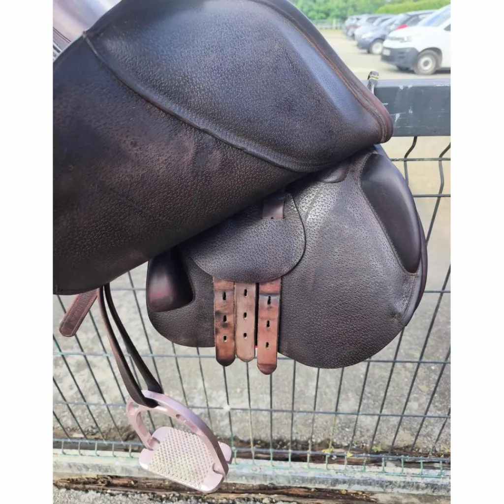 À VENDRE : Selle Équipe Évolution Spéciale – 17,5 pouces*Equipe Best