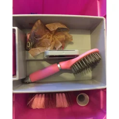 Boite de pansage + brosses*Norton New