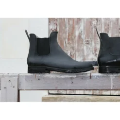 boots*