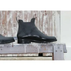 boots*