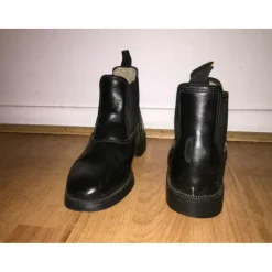 Fouganza Boots>Boots noir en cuir .