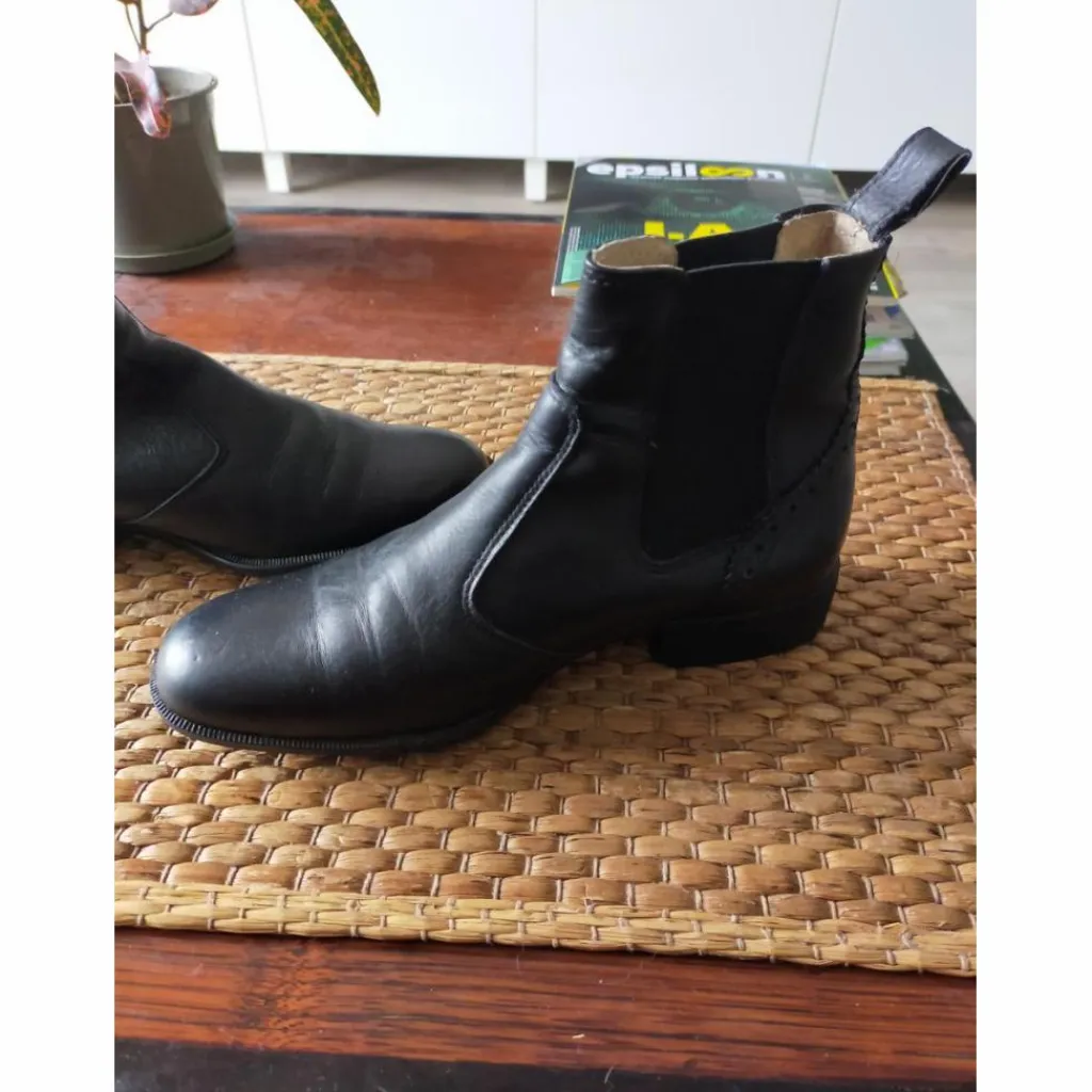 Felix Bhuler Boots>Boots noir en cuir neuve