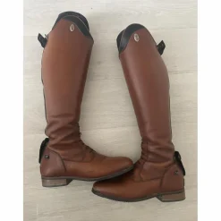 - Marque inconnue - Bottes>Bottes d'équitation Hathor Bottier sur mesure, cognac, verni noir, de 2021, en superbe état général