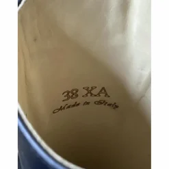 - Marque inconnue - Bottes>Bottes en cuir neuves de la marque Tucci avec petit défaut (voir photos).