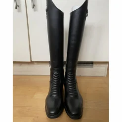 - Marque inconnue - Bottes>Bottes en cuir neuves de la marque Tucci avec petit défaut (voir photos).