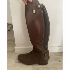 Tattini Bottes><noscript><img width=
