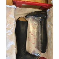 Sergio Grasso Bottes><noscript><img width=