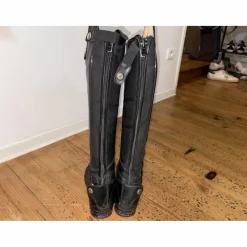 Tattini Bottes><noscript><img width=