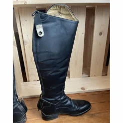 Tattini Bottes><noscript><img width=