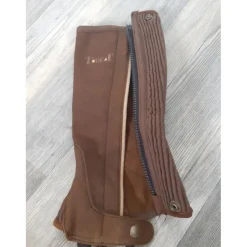 Chaps><noscript><img width=