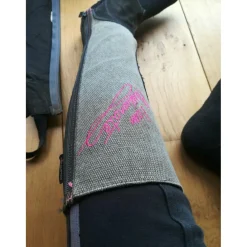 Chaps><noscript><img width=