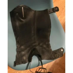 Veredus Chaps><noscript><img width=