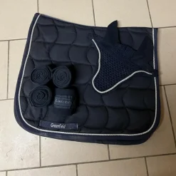 Ensemble Tapis + Bonnet>Ensemble bleu marine
