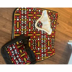 Ensemble composé d’un tapis, d’un bonnet et d’un sac de pansage*- Marque inconnue - Online