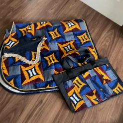 Ensemble composé d’un tapis, d’un bonnet et d’un sac de pansage*- Marque inconnue -