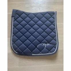 ensemble dy’on bonnet + tapis*Dy'on Hot