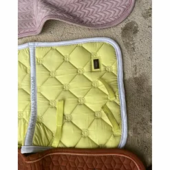 Equestrian Stockholm Ensemble Tapis + Bonnet><noscript><img width=