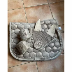Ensemble tapis, bonnet et bandes*Showmaster Online