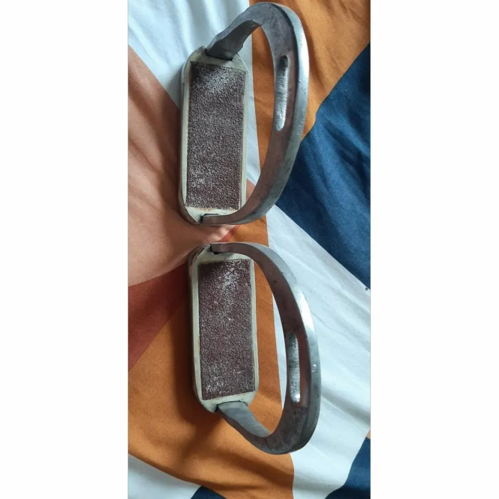 Etriers dressage*- Marque inconnue -