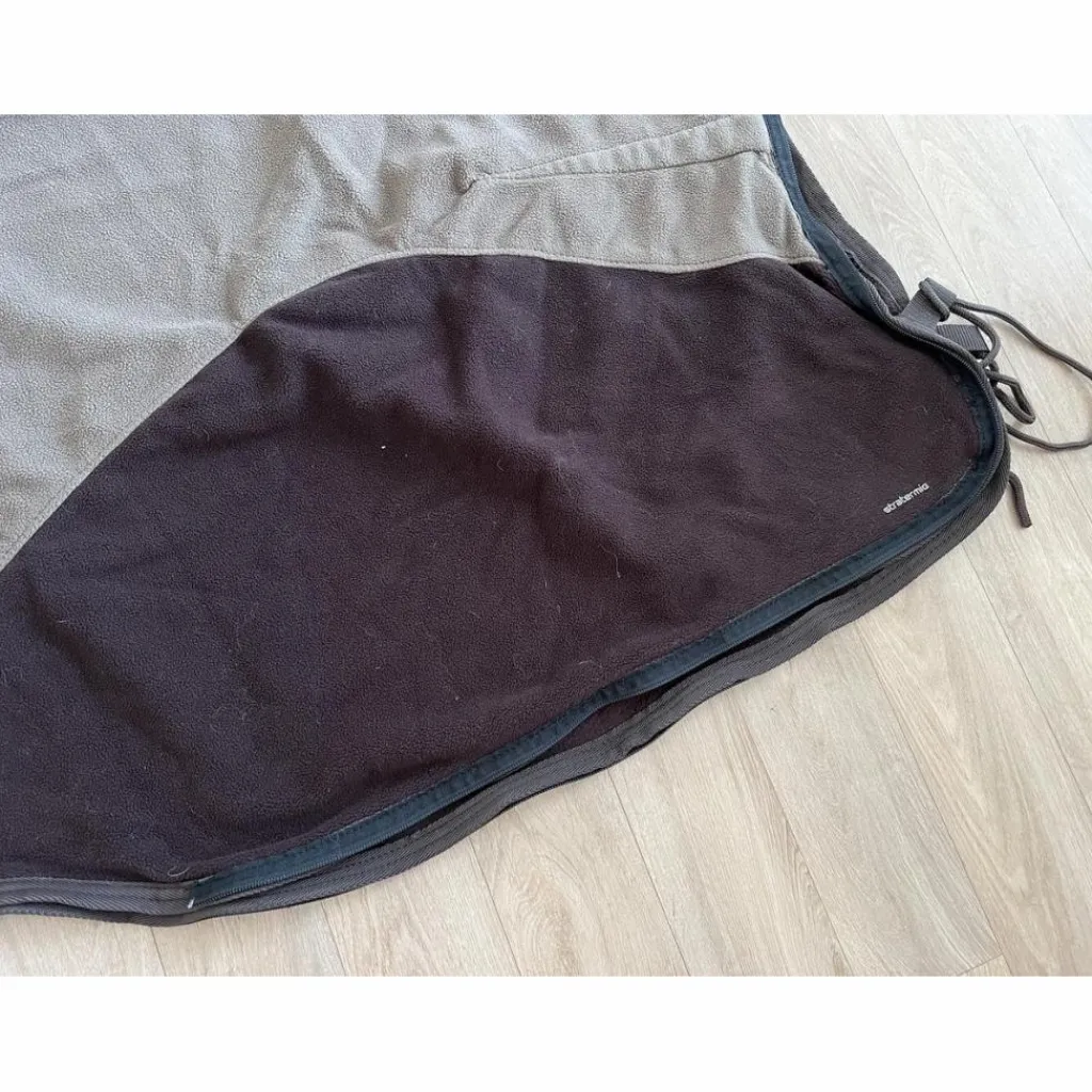 Fouganza Couvres-Reins>, Couvre rein, 125