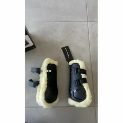 Guêtres et protèges boulets neufs*Back on Track Sale