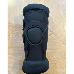 PROTECTION POUR JARRET ROYAL DELUXE NOIR*Back on Track Clearance