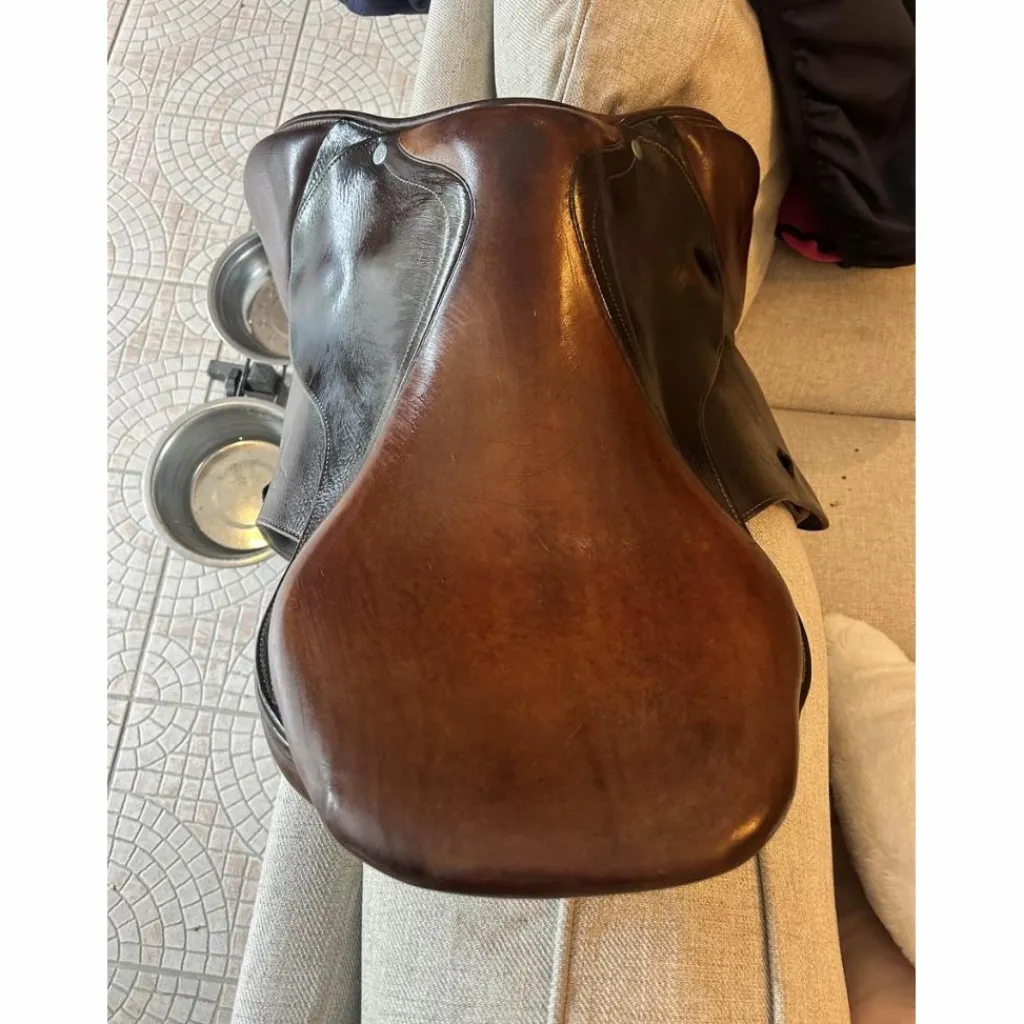 Antares Selles D'Obstacle>selle close contact