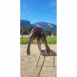Childeric Selles D'Obstacle><noscript><img width=