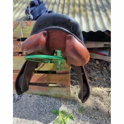 Childeric Selles D'Obstacle><noscript><img width=