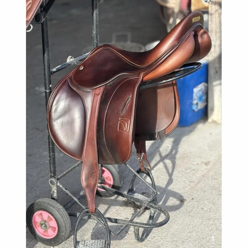 Selle 18"*Childeric Outlet