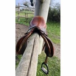 Childeric Selles D'Obstacle><noscript><img width=