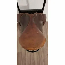 Selle cuir 17,5" bon état avec étrivières et sangle*Fouganza Hot
