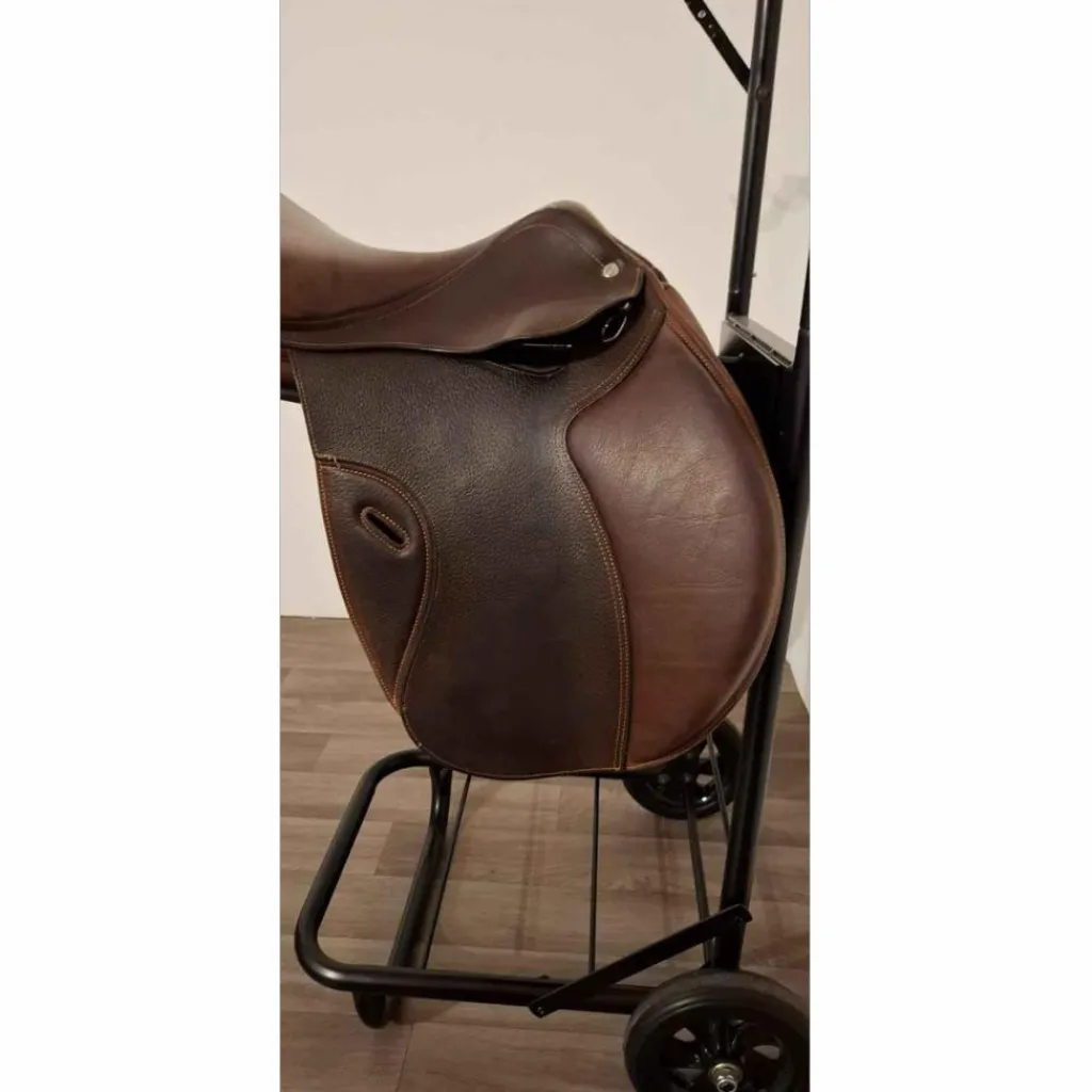 Selle cuir 17,5" bon état avec étrivières et sangle*Fouganza Hot