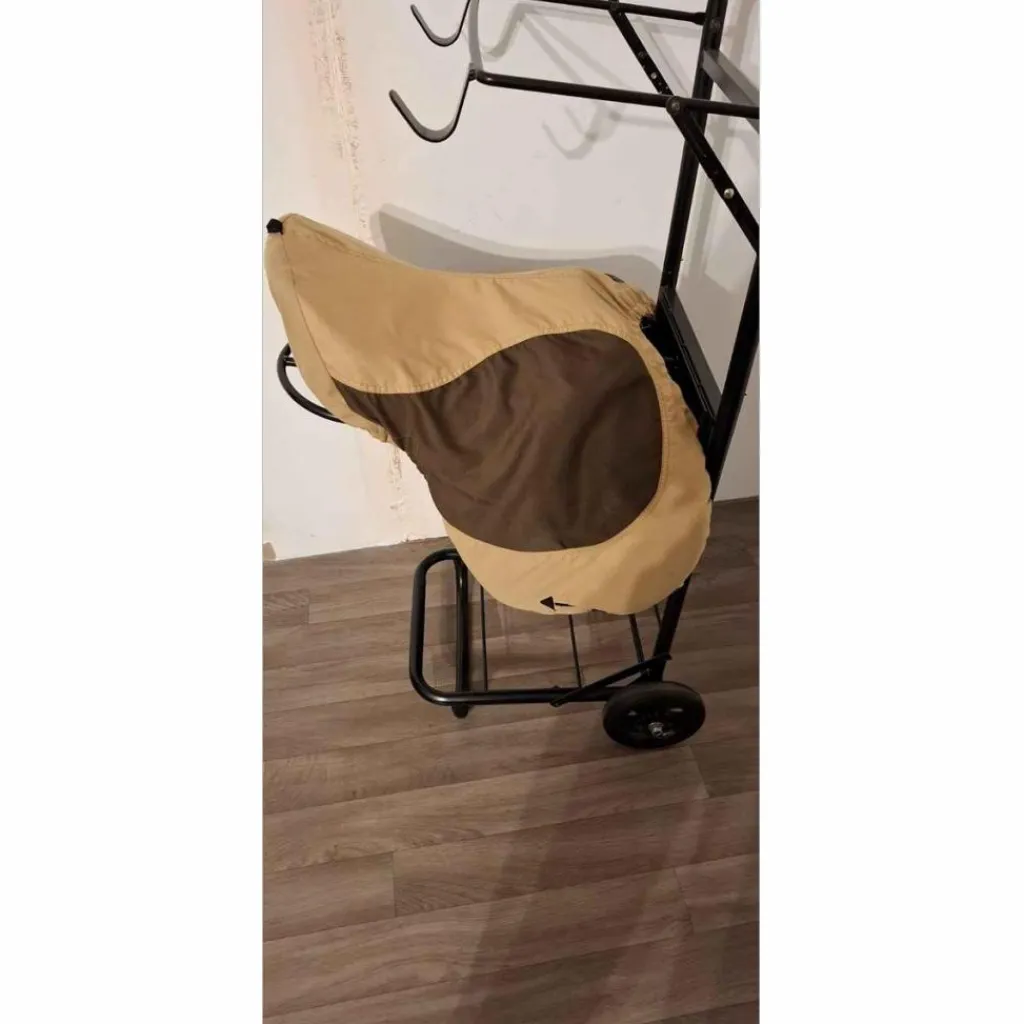 Selle cuir 17,5" bon état avec étrivières et sangle*Fouganza Hot