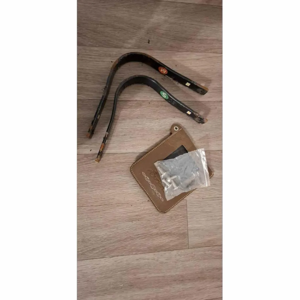 Selle cuir 17,5" bon état avec étrivières et sangle*Fouganza Hot