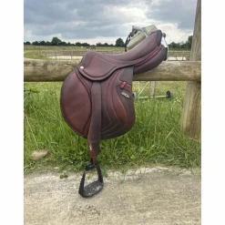 CWD Selles D'Obstacle>Selle Mademoiselle 17.5 pouves