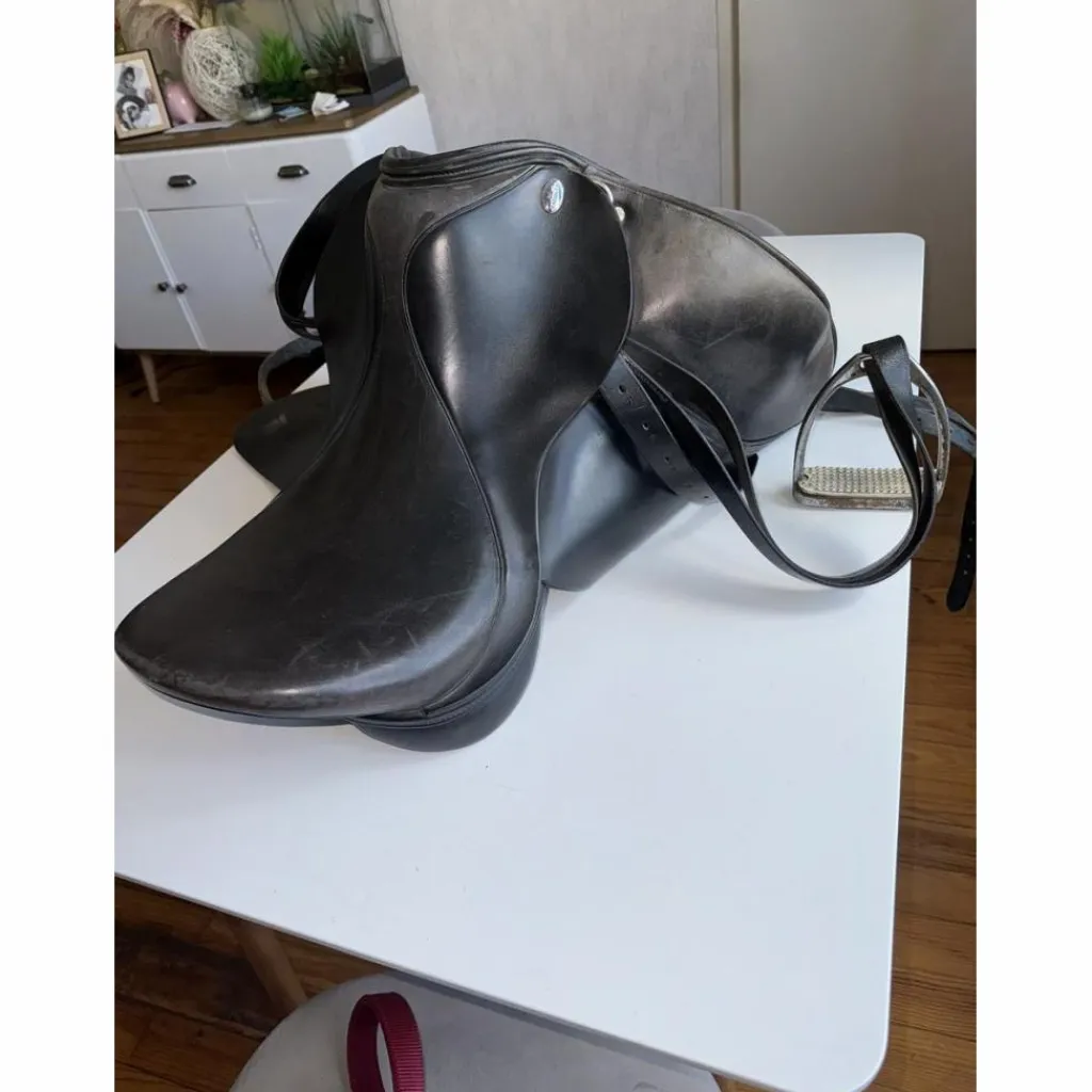 - Marque inconnue - Selles De Dressage>Selle DA SADDLES 17' Cuire Noir