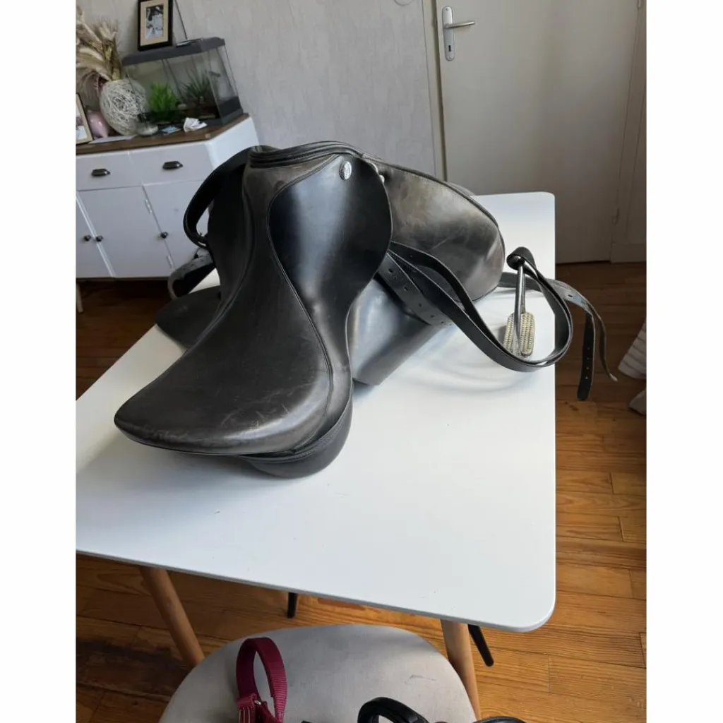 - Marque inconnue - Selles De Dressage>Selle DA SADDLES 17' Cuire Noir