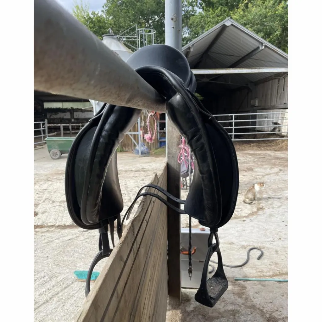 Selle de dressage*- Marque inconnue - Best