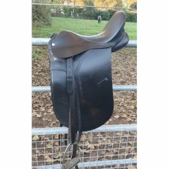 Selle de dressage*- Marque inconnue - Hot