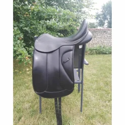 Selle de dressage 17,5*Sellerie Baude Sale