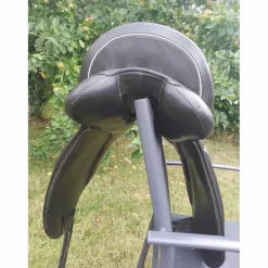 Selle de dressage 17,5*Sellerie Baude Sale