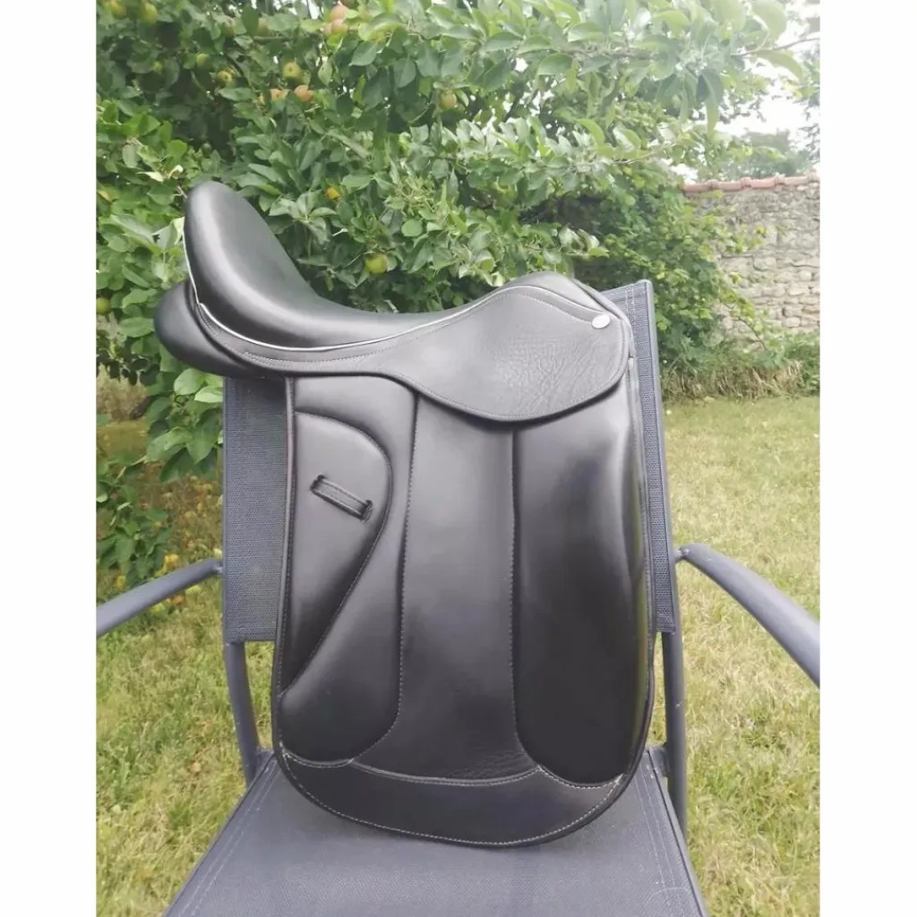 Selle de dressage 17,5*Sellerie Baude Discount